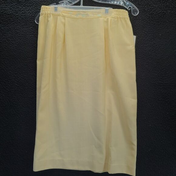 Executive Collection women's suits Yellow Size 10 Polyester Jacket And Skirt - Picture 6 of 16